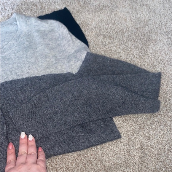 Gray and Black Cashmere Sweater - Picture 3 of 6
